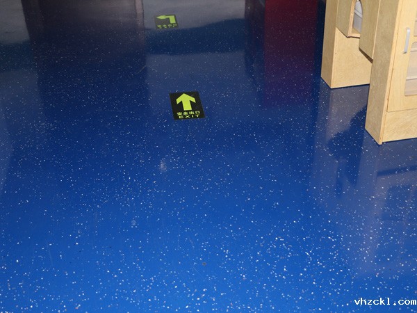 自流平岩片地坪